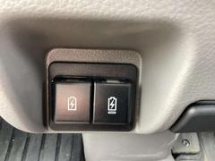 充電ができるポートもついておりますので車内で充電ができます。 7