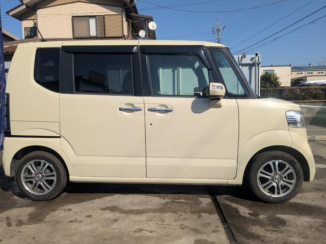 N-BOX G SSパッケージ 両側電動スライドドア・ナビ・TV・DVD・CD・Bluetooth・バックカメラ・プッシュスタート・純正アルミホイール・室内クリーニング済み(4枚目)