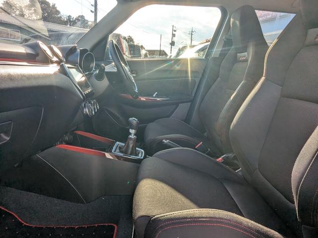 スイフトスポーツ ベースグレード 6速MT・衝突被害軽減ブレーキ・障害物ソナー・ナビ・フルセグ・DVD・Bluetooth・LEDヘッドライト・純正アルミホイール(16枚目)