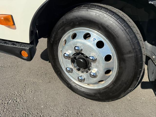 デュトロ 積載車 AT 後輪ダブル 衝突被害軽減システム クリアランスソナー レーンアシスト ドライブレコーダー ETC ナビ TV バックカメラ スマートキー アイドリングストップ 電動格納ミラー ESC(9枚目)