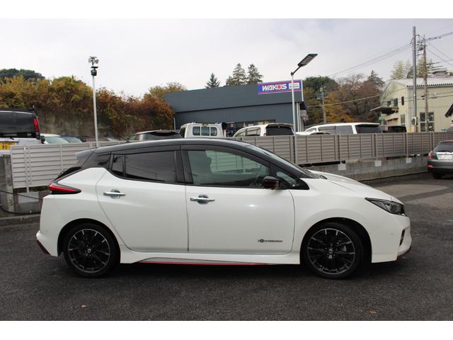 リーフ ニスモ　ＥＴＣ　全周囲カメラ　ナビ　ＴＶ　クリアランスソナー　オートクルーズコントロール　自動駐車システム　衝突被害軽減システム　ＬＥＤヘッドランプ　スマートキー　電動格納ミラー　シートヒーター　ＣＶＴ（4枚目）