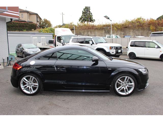 ＴＴクーペ ２．０ＴＦＳＩ　クワトロ　Ｓラインパッケージ　４ＷＤ　バックカメラ　ナビ　ＴＶ　ＡＴ　オートライト　ＨＩＤ　キーレスエントリー　電動格納ミラー　アルミホイール　パワーシート　盗難防止システム　ＡＢＳ　ＥＳＣ　ＣＤ　ＤＶＤ再生　ＵＳＢ（4枚目）