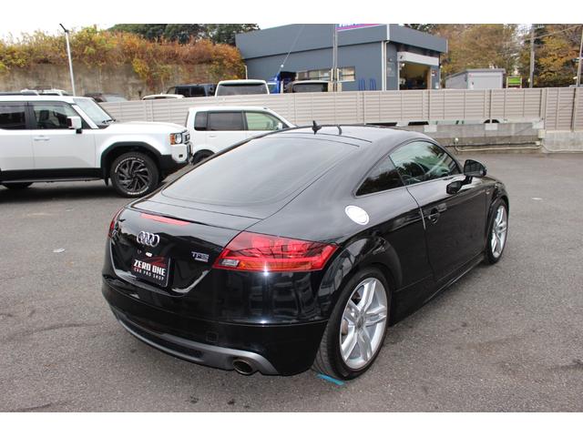 ＴＴクーペ ２．０ＴＦＳＩ　クワトロ　Ｓラインパッケージ　４ＷＤ　バックカメラ　ナビ　ＴＶ　ＡＴ　オートライト　ＨＩＤ　キーレスエントリー　電動格納ミラー　アルミホイール　パワーシート　盗難防止システム　ＡＢＳ　ＥＳＣ　ＣＤ　ＤＶＤ再生　ＵＳＢ（5枚目）