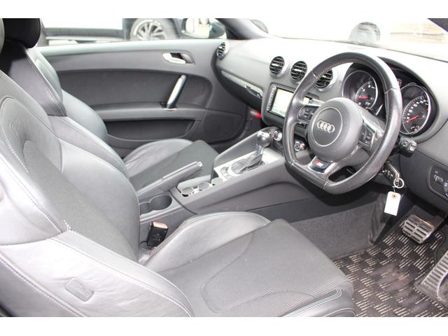 ＴＴクーペ ２．０ＴＦＳＩ　クワトロ　Ｓラインパッケージ　４ＷＤ　バックカメラ　ナビ　ＴＶ　ＡＴ　オートライト　ＨＩＤ　キーレスエントリー　電動格納ミラー　アルミホイール　パワーシート　盗難防止システム　ＡＢＳ　ＥＳＣ　ＣＤ　ＤＶＤ再生　ＵＳＢ（12枚目）