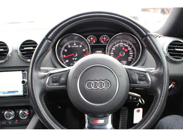 ＴＴクーペ ２．０ＴＦＳＩ　クワトロ　Ｓラインパッケージ　４ＷＤ　バックカメラ　ナビ　ＴＶ　ＡＴ　オートライト　ＨＩＤ　キーレスエントリー　電動格納ミラー　アルミホイール　パワーシート　盗難防止システム　ＡＢＳ　ＥＳＣ　ＣＤ　ＤＶＤ再生　ＵＳＢ（14枚目）