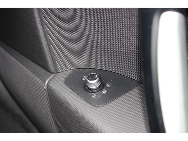 ＴＴクーペ ２．０ＴＦＳＩ　クワトロ　Ｓラインパッケージ　４ＷＤ　バックカメラ　ナビ　ＴＶ　ＡＴ　オートライト　ＨＩＤ　キーレスエントリー　電動格納ミラー　アルミホイール　パワーシート　盗難防止システム　ＡＢＳ　ＥＳＣ　ＣＤ　ＤＶＤ再生　ＵＳＢ（19枚目）