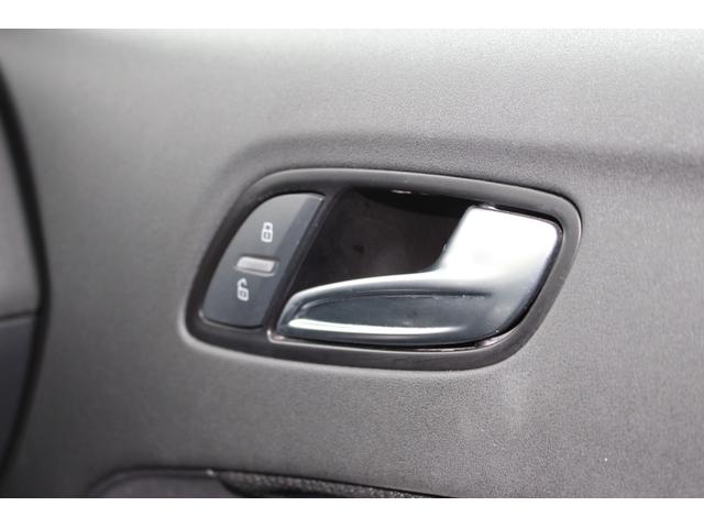 ＴＴクーペ ２．０ＴＦＳＩ　クワトロ　Ｓラインパッケージ　４ＷＤ　バックカメラ　ナビ　ＴＶ　ＡＴ　オートライト　ＨＩＤ　キーレスエントリー　電動格納ミラー　アルミホイール　パワーシート　盗難防止システム　ＡＢＳ　ＥＳＣ　ＣＤ　ＤＶＤ再生　ＵＳＢ（26枚目）