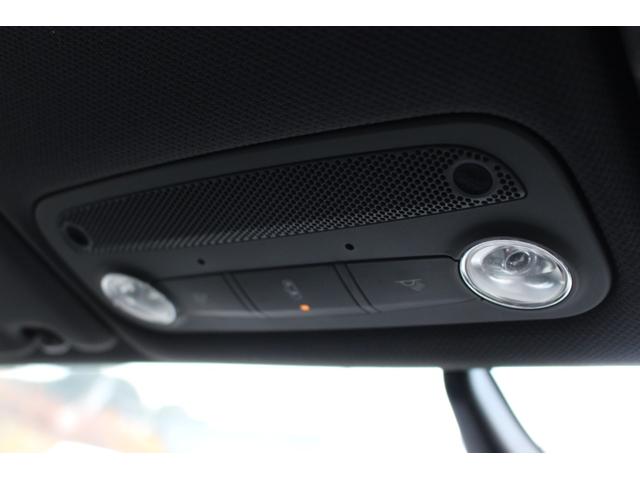 ＴＴクーペ ２．０ＴＦＳＩ　クワトロ　Ｓラインパッケージ　４ＷＤ　バックカメラ　ナビ　ＴＶ　ＡＴ　オートライト　ＨＩＤ　キーレスエントリー　電動格納ミラー　アルミホイール　パワーシート　盗難防止システム　ＡＢＳ　ＥＳＣ　ＣＤ　ＤＶＤ再生　ＵＳＢ（27枚目）