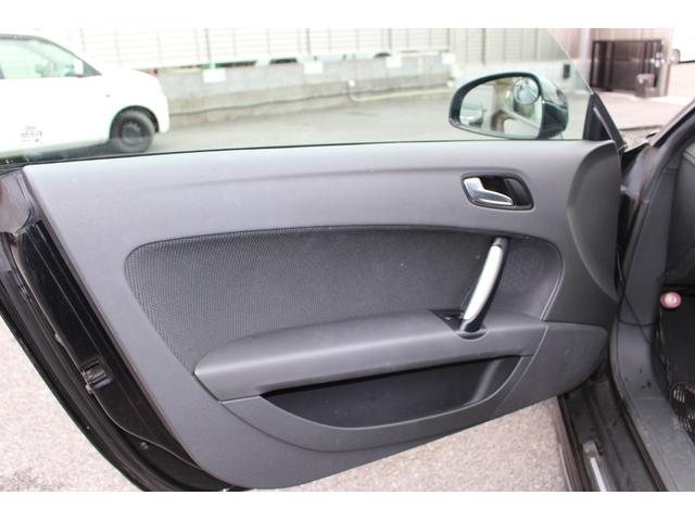 ＴＴクーペ ２．０ＴＦＳＩ　クワトロ　Ｓラインパッケージ　４ＷＤ　バックカメラ　ナビ　ＴＶ　ＡＴ　オートライト　ＨＩＤ　キーレスエントリー　電動格納ミラー　アルミホイール　パワーシート　盗難防止システム　ＡＢＳ　ＥＳＣ　ＣＤ　ＤＶＤ再生　ＵＳＢ（29枚目）