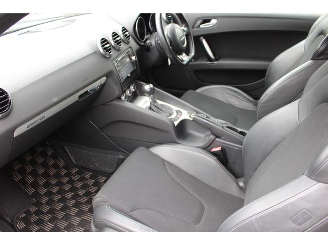 ＴＴクーペ ２．０ＴＦＳＩ　クワトロ　Ｓラインパッケージ　４ＷＤ　バックカメラ　ナビ　ＴＶ　ＡＴ　オートライト　ＨＩＤ　キーレスエントリー　電動格納ミラー　アルミホイール　パワーシート　盗難防止システム　ＡＢＳ　ＥＳＣ　ＣＤ　ＤＶＤ再生　ＵＳＢ（30枚目）