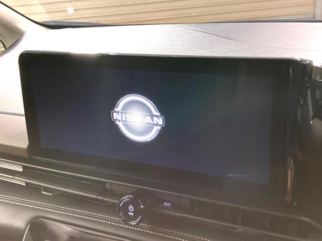 セレナ ｅ－パワー　ハイウェイスターＶ　両側電動ドア　純正１２．３型ディスプレイ　全周囲カメラ　衝突軽減　レーダークルーズ　禁煙車　コーナーセンサー　スマートキー　ＬＥＤヘッド　ＥＴＣ２．０　オートハイビーム　車線逸脱警報　オートライト（3枚目）