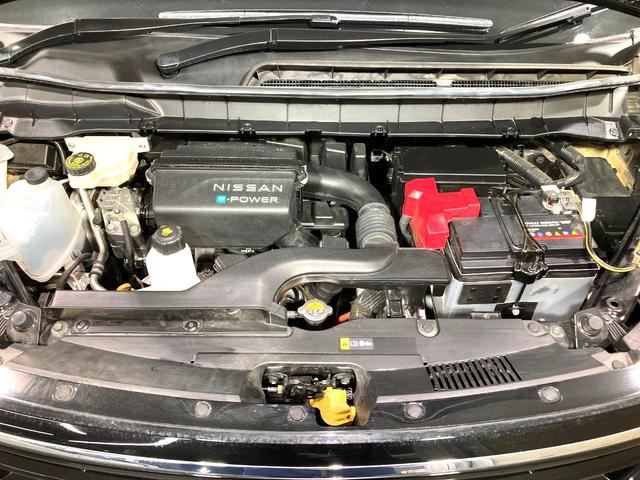 セレナ ｅ－パワー　ハイウェイスターＶ　両側電動ドア　純正１２．３型ディスプレイ　全周囲カメラ　衝突軽減　レーダークルーズ　禁煙車　コーナーセンサー　スマートキー　ＬＥＤヘッド　ＥＴＣ２．０　オートハイビーム　車線逸脱警報　オートライト（74枚目）