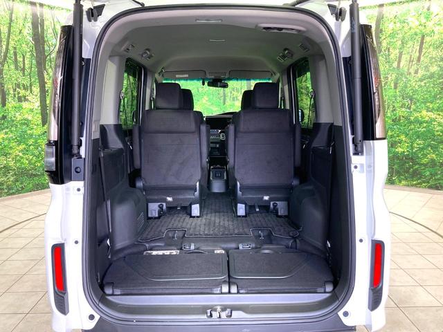 ステップワゴンスパーダ ｅ：ＨＥＶスパーダ　Ｇ　ホンダセンシング　純正１０型ナビ　バックカメラ　両側電動スライドドア　衝突軽減　レーダークルーズコントロール　ＥＴＣ　禁煙車　ＬＥＤヘッドライト＆フォグライト　オートライト　オートエアコン　革巻きステアリング（11枚目）