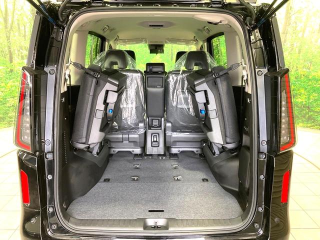 セレナ ｅ－パワー　ハイウェイスターＶ　登録済未使用車　メーカー１２型ナビ　全周囲カメラ　衝突軽減　プロパイロット　両側電動スライドドア　ＥＴＣ　前席中列シートヒーター　ステアリングヒーター　ＢＳＭ　デジタルインナーミラー（11枚目）