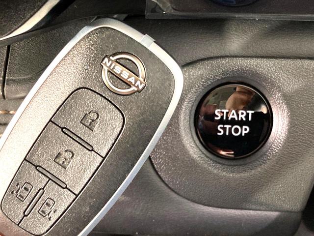 セレナ ｅ－パワー　ハイウェイスターＶ　登録済未使用車　メーカー１２型ナビ　全周囲カメラ　衝突軽減　プロパイロット　両側電動スライドドア　ＥＴＣ　前席中列シートヒーター　ステアリングヒーター　ＢＳＭ　デジタルインナーミラー（57枚目）