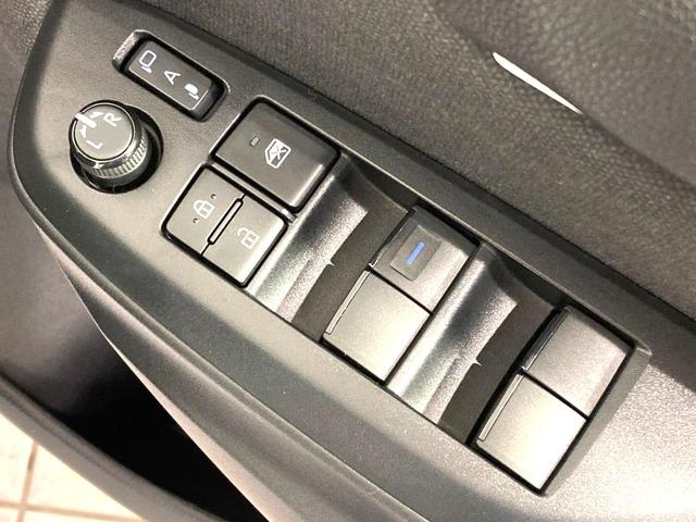 ヤリス X 純正ディスプレイオーディオ バックカメラ 衝突軽減 ETC BSM 禁煙車 オートライト スマートキー&プッシュスタート Bluetooth再生 レーンアシスト オートマチックハイビーム(38枚目)
