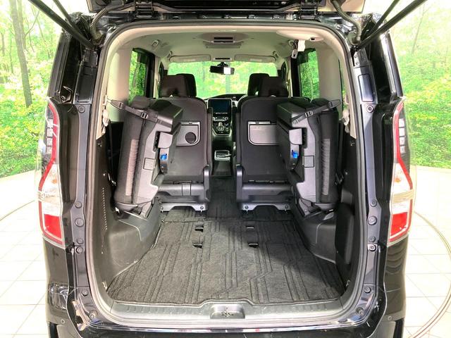 セレナ ｅ－パワー　ハイウェイスターＶ　純正１０型ナビ　全周囲カメラ　後席モニター　両側電動スライドドア　衝突軽減　プロパイロット　ＥＴＣ　ＢＳＭ　デジタルインナーミラー　前席シートヒーター　リアオートエアコン　革巻きステアリング（11枚目）