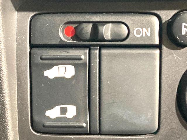 フリード G ジャストセレクション 電動スライドドア 純正SDナビ 禁煙車 HIDヘッド ETC オートライト オートエアコン 電動格納ドアミラー ドアバイザー プライバシーガラス(6枚目)