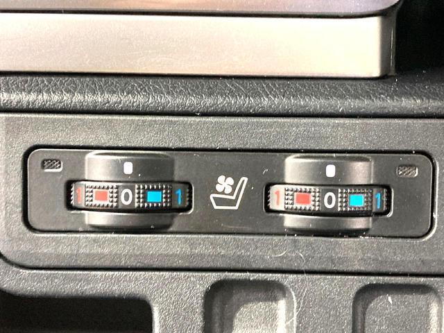 【シートベンチレーション】夏場は涼しい風でお尻や背中の熱やムレを防ぎ、冬はエアコンよりも早く温まってポカポカに！レザーシートにうれしい装備で、季節を問わず快適に過ごせます。