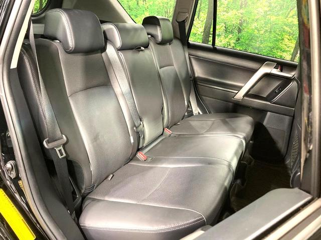 後部座席も気になるようなキズ・汚れやへたり等、大きなダメージはなく、良好な状態です。