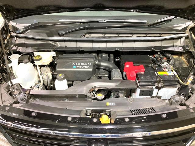 セレナ e-パワー ルキシオン 純正エアロ 純正12.3型ディスプレイ 両側電動ドア 全周囲カメラ プロパイロット 禁煙車 レザーシート コーナーセンサー スマートキー LEDヘッド ETC 純正16インチアルミ オートライト(18枚目)