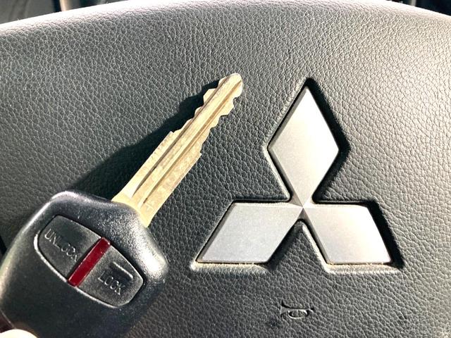 パジェロ ショート　ＶＲ－ＩＩ　サンルーフ　純正ナビ　バックカメラ　寒冷地仕様　禁煙車　クルーズコントロール　シートヒーター　パワーシート　ドラレコ　スマートキー　ＨＩＤ　ＥＴＣ　純正１８インチアルミ　オートライト　オートエアコン（41枚目）