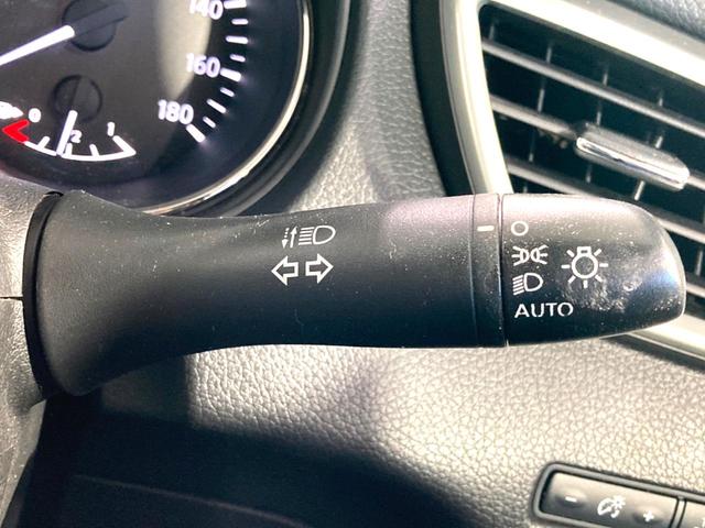 エクストレイル ２０Ｘ　ハイブリッド　エマージェンシーブレーキＰ　純正９型ナビ　後席モニター　バックカメラ　衝突軽減　禁煙車　電動リアゲート　コーナーセンサー　スマートキー　ＬＥＤヘッド　ルーフレール　ビルトインＥＴＣ　純正１７インチアルミ　オートライト（45枚目）