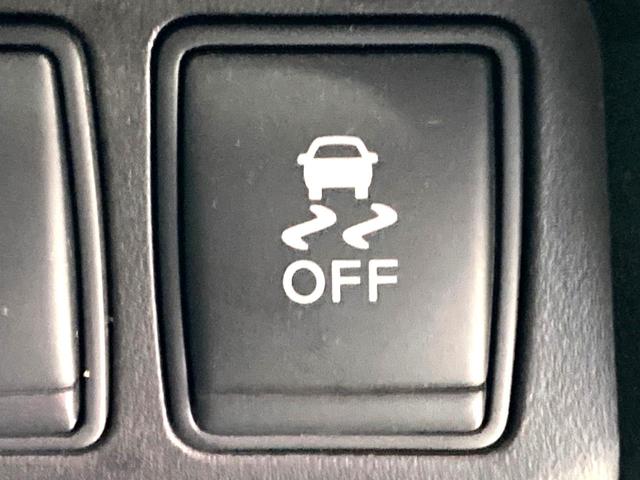 エクストレイル ２０Ｘ　ハイブリッド　エマージェンシーブレーキＰ　純正９型ナビ　後席モニター　バックカメラ　衝突軽減　禁煙車　電動リアゲート　コーナーセンサー　スマートキー　ＬＥＤヘッド　ルーフレール　ビルトインＥＴＣ　純正１７インチアルミ　オートライト（48枚目）