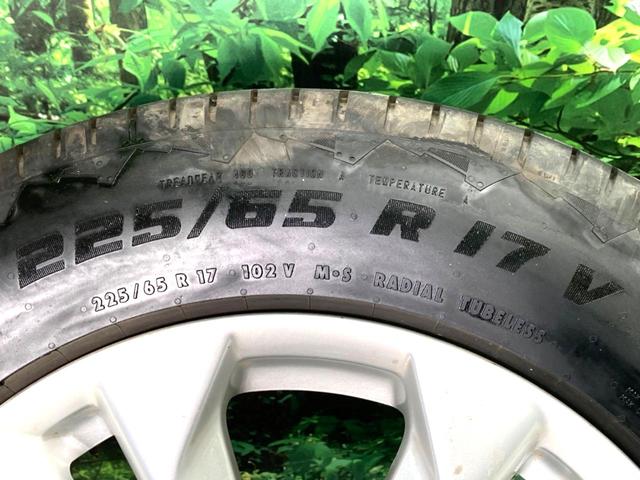 エクストレイル ２０Ｘ　ハイブリッド　エマージェンシーブレーキＰ　純正９型ナビ　後席モニター　バックカメラ　衝突軽減　禁煙車　電動リアゲート　コーナーセンサー　スマートキー　ＬＥＤヘッド　ルーフレール　ビルトインＥＴＣ　純正１７インチアルミ　オートライト（66枚目）