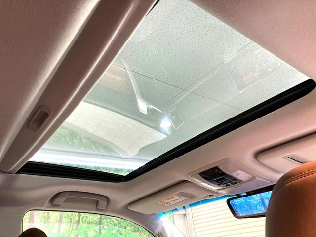 ランドクルーザープラド TX Lパッケージ 70thアニバーサリーリミテッド 禁煙車 7人乗り サンルーフ メーカー9型ナビ 全周囲カメラ セーフティセンス 茶皮シート シートベンチレーション LEDヘッドライト ETC ブラインドスポットモニター オートマチックハイビーム(3枚目)