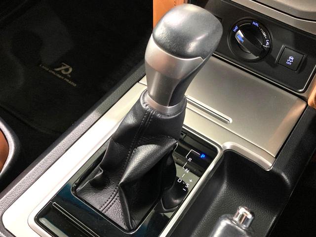 ランドクルーザープラド TX Lパッケージ 70thアニバーサリーリミテッド 禁煙車 7人乗り サンルーフ メーカー9型ナビ 全周囲カメラ セーフティセンス 茶皮シート シートベンチレーション LEDヘッドライト ETC ブラインドスポットモニター オートマチックハイビーム(58枚目)