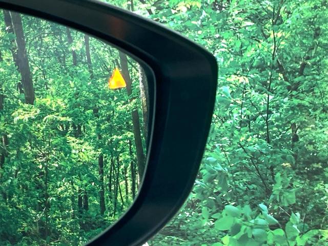 ＣＸ－６０ ２５Ｓ　エクスクルーシブモード　純正１２．３型ディスプレイ　全周囲カメラ　ＢＯＳＥ　衝突軽減　レーダークルーズ　禁煙車　電動リアゲート　レザーシート　シートベンチレーション　コーナーセンサー　スマートキー　ＬＥＤヘッド　ＥＴＣ（6枚目）