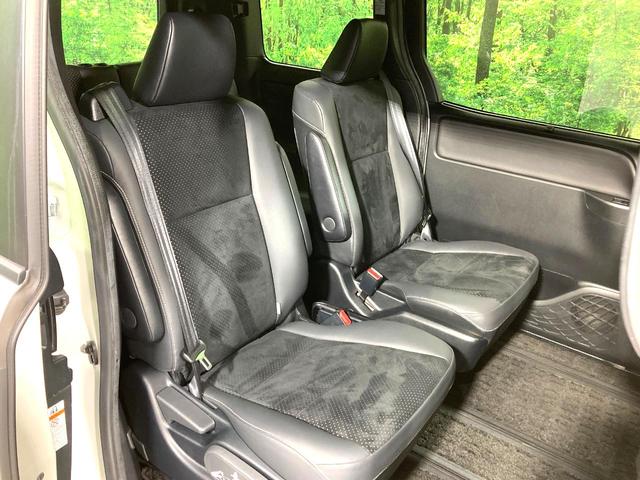 ヴォクシー ハイブリッドＺＳ　煌ＩＩＩ　衝突被害軽減システム　純正１０型ＳＤナビ　両側電動ドア　バックカメラ　ハーフレザーシート　ドラレコ　コーナーセンサー　スマートキー　ＬＥＤヘッド　ＥＴＣ２．０　クルコン　純正１６インチアルミ（9枚目）