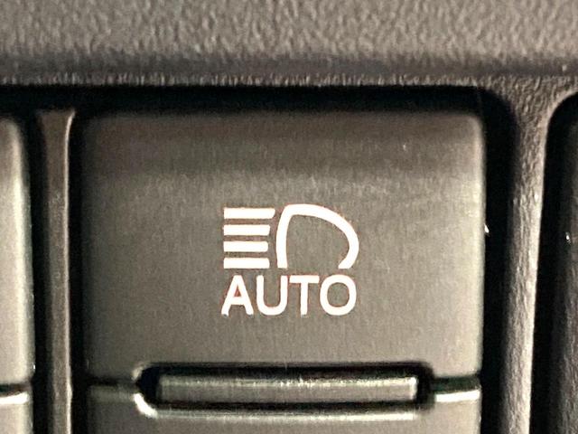 ヴォクシー ハイブリッドＺＳ　煌ＩＩＩ　衝突被害軽減システム　純正１０型ＳＤナビ　両側電動ドア　バックカメラ　ハーフレザーシート　ドラレコ　コーナーセンサー　スマートキー　ＬＥＤヘッド　ＥＴＣ２．０　クルコン　純正１６インチアルミ（51枚目）