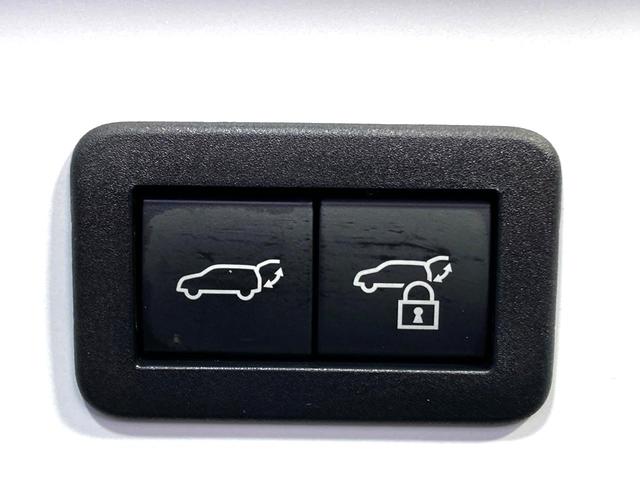 プリウス Z ガラスルーフ 純正12.3型ディスプレイ 全周囲カメラ 100V電源 デジタルインナーミラー 衝突軽減 レーダークルーズ BSM 禁煙車 電動リアゲート レザーシート シートベンチレーション LED(7枚目)