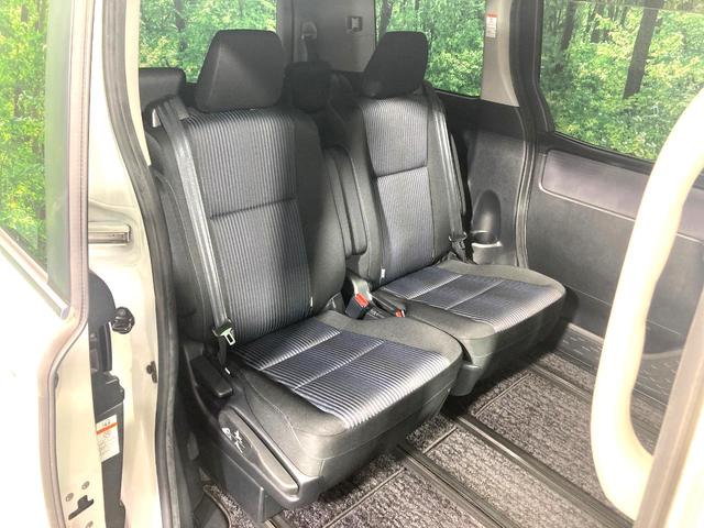 ヴォクシー ZS サンルーフ 両側電動ドア 純正9型ナビ 後席モニター バックカメラ 寒冷地仕様 禁煙車 スマートキー LEDヘッド ビルトインETC 純正16インチアルミ オートライト デュアルエアコン(8枚目)