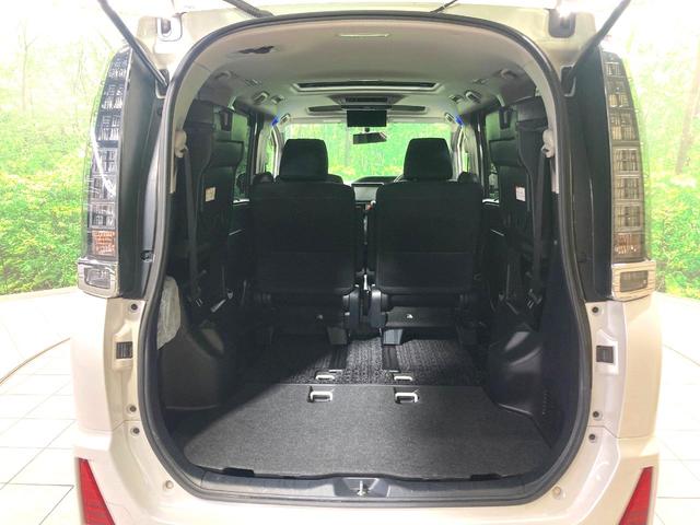 ヴォクシー ZS サンルーフ 両側電動ドア 純正9型ナビ 後席モニター バックカメラ 寒冷地仕様 禁煙車 スマートキー LEDヘッド ビルトインETC 純正16インチアルミ オートライト デュアルエアコン(10枚目)