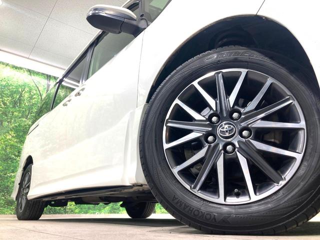 ヴォクシー ZS サンルーフ 両側電動ドア 純正9型ナビ 後席モニター バックカメラ 寒冷地仕様 禁煙車 スマートキー LEDヘッド ビルトインETC 純正16インチアルミ オートライト デュアルエアコン(12枚目)