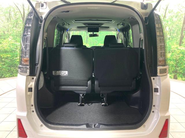 ヴォクシー ZS サンルーフ 両側電動ドア 純正9型ナビ 後席モニター バックカメラ 寒冷地仕様 禁煙車 スマートキー LEDヘッド ビルトインETC 純正16インチアルミ オートライト デュアルエアコン(36枚目)