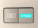 ｅ－パワー　ハイウェイスターＶ　登録済未使用車　メーカー１２型ナビ　全周囲カメラ　衝突軽減　プロパイロット　両側電動スライドドア　ＥＴＣ　前席中列シートヒーター　ステアリングヒーター　ＢＳＭ　デジタルインナーミラー（68枚目）