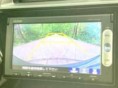 【バックカメラ】駐車時に後方がリアルタイム映像で確認できます。大型商業施設や立体駐車場での駐車時や、夜間のバック時に大活躍！運転スキルに関わらず、今や必須となった装備のひとつです！ 4