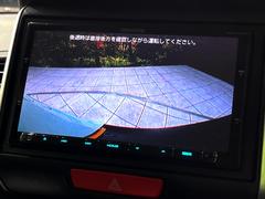 【バックカメラ】駐車時に後方がリアルタイム映像で確認できます。大型商業施設や立体駐車場での駐車時や、夜間のバック時に大活躍！運転スキルに関わらず、今や必須となった装備のひとつです！ 5