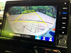 【両側パワースライドドア】スマートキーや運転席のスイッチで後席両側スライドドアの開閉が可能♪電動だから力を入れてドアを開ける必要が無く、小さなお子様でも簡単に開け閉めでき快適です♪ 5