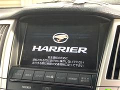 【メーカー純正ナビ】インテリアに溶け込むスタイリッシュな「専用設計」メーカーナビを装備♪視認性や操作性など基本性能にも優れ、より上質なカーライフをお楽しみいただけます。 3