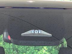 【トヨタセーフティセンス】走行中に前方の車両等を認識し、衝突しそうな時は警報とブレーキで衝突回避と被害軽減をアシスト。より安全にドライブをお楽しみいただけます。 3