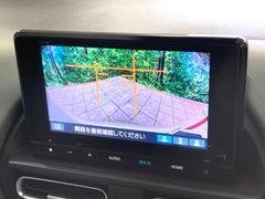 【バックカメラ】駐車時に後方がリアルタイム映像で確認できます。大型商業施設や立体駐車場での駐車時や、夜間のバック時に大活躍！運転スキルに関わらず、今や必須となった装備のひとつです！ 4