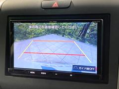 【バックカメラ】駐車時に後方がリアルタイム映像で確認できます。大型商業施設や立体駐車場での駐車時や、夜間のバック時に大活躍！運転スキルに関わらず、今や必須となった装備のひとつです！ 4