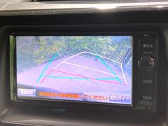 【バックカメラ】駐車時に後方がリアルタイム映像で確認できます。大型商業施設や立体駐車場での駐車時や、夜間のバック時に大活躍！運転スキルに関わらず、今や必須となった装備のひとつです！ 4