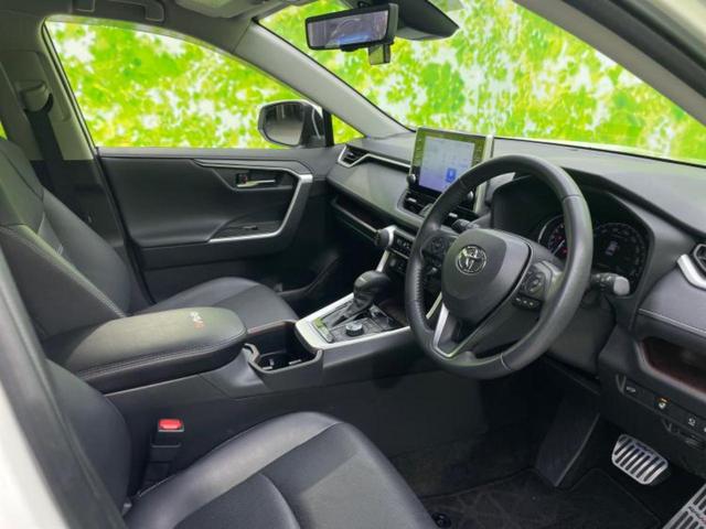 ＲＡＶ４ ４ＷＤ　Ｇ　Ｚパッケージ　純正エアロ／保証書／純正　９インチ　ＳＤナビ／デジタルインナーミラー／衝突安全装置／シートヒーター／車線逸脱防止支援システム／シート　フルレザー／電動バックドア／ドライブレコーダー　前後　革シート（4枚目）