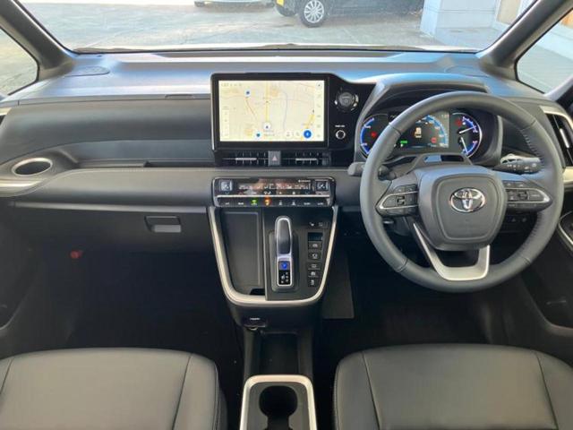 ノア ハイブリッドS-Z 純正エアロ/保証書/ディスプレイオーディオ+ナビ/衝突安全装置/両側電動スライドドア/シートヒーター/パノラミックビューモニター/車線逸脱防止支援システム/シート ハーフレザー/電動バックドア 禁煙車(4枚目)